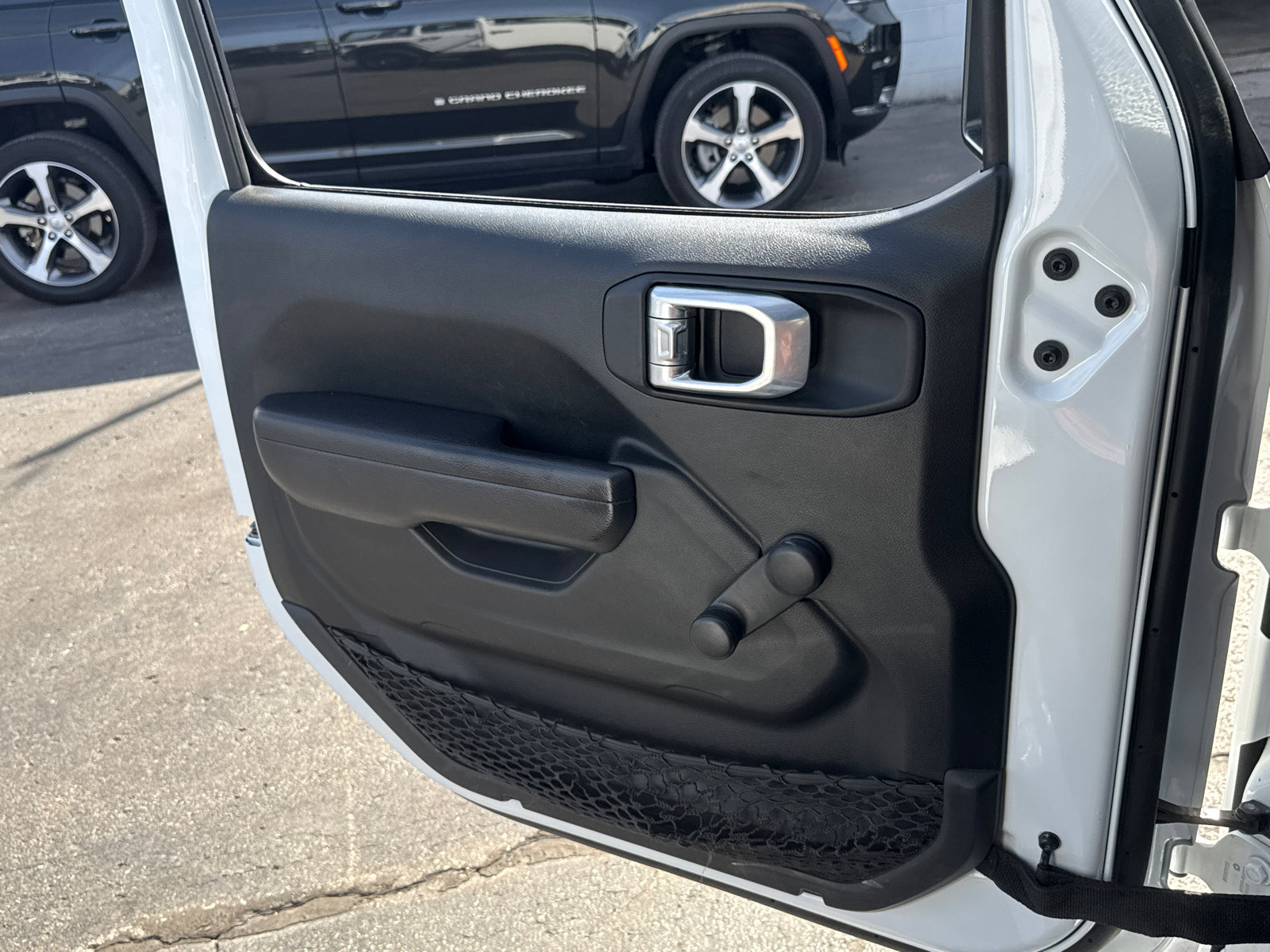 Used 2022 Jeep Wrangler Unlimited Sport image 17