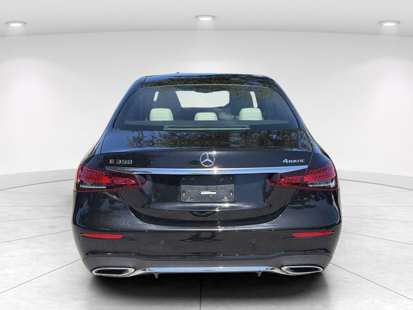 Used 2022 Mercedes-Benz E 350 4MATIC Sedan image 5