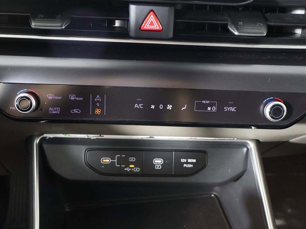 Used 2025 Kia Carnival FWD image 46
