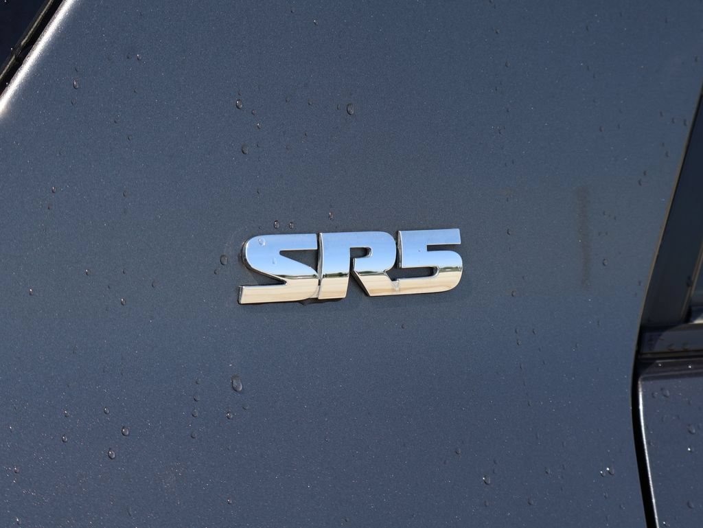 Used 2019 Toyota 4Runner SR5 AWD/4WD image 9