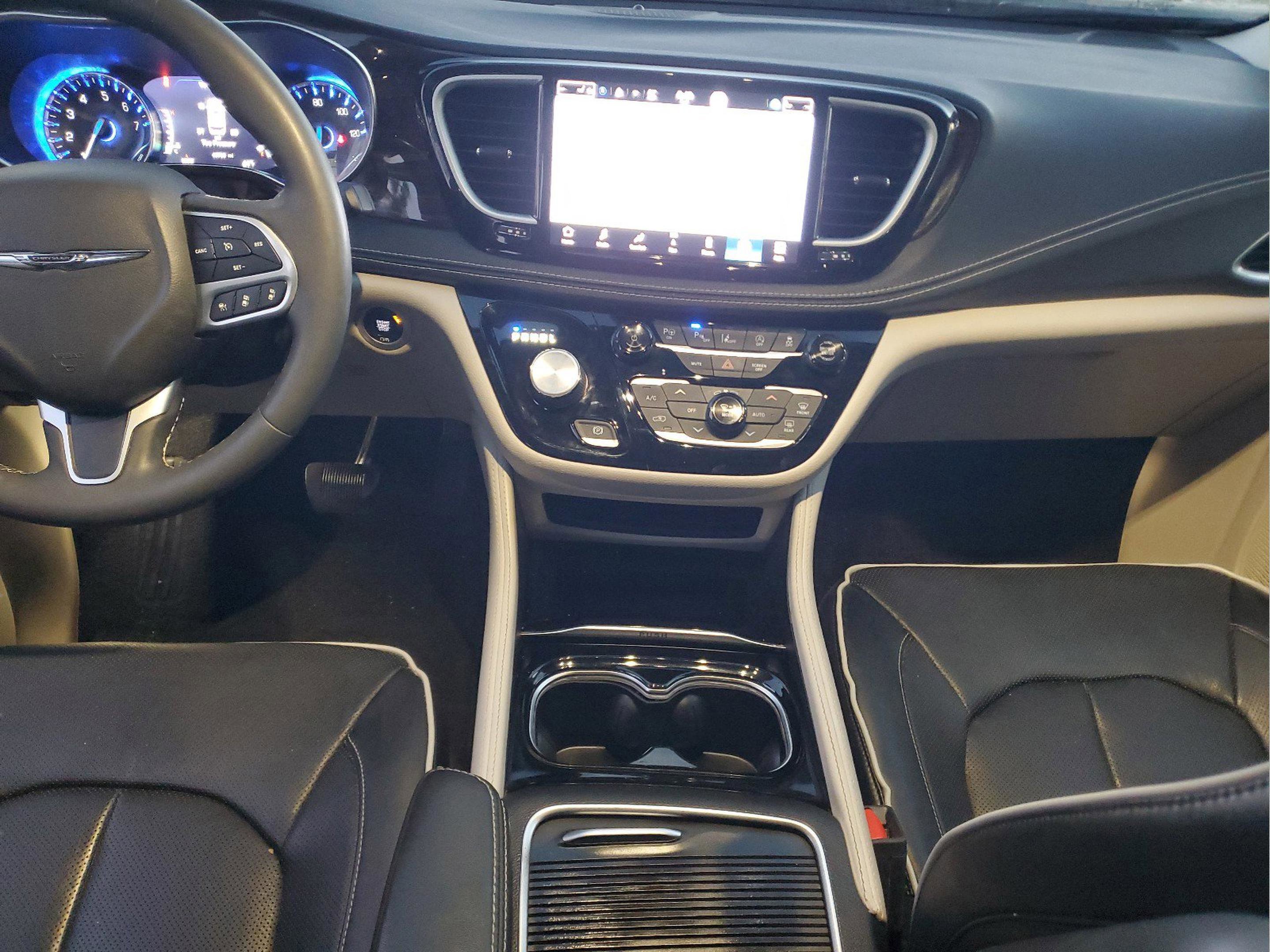 Certified 2022 Chrysler Pacifica Limited FWD image 10