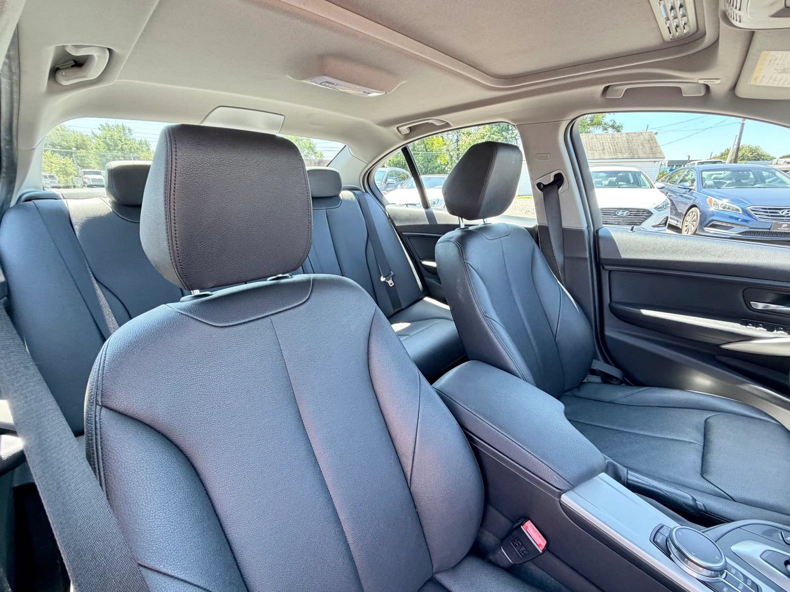 Used 2018 BMW 320i xDrive Sedan w/ Convenience Package AWD/4WD image 42