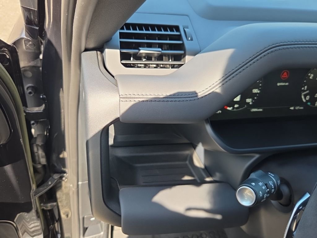 Used 2023 Land Rover Defender 90 V8 image 12