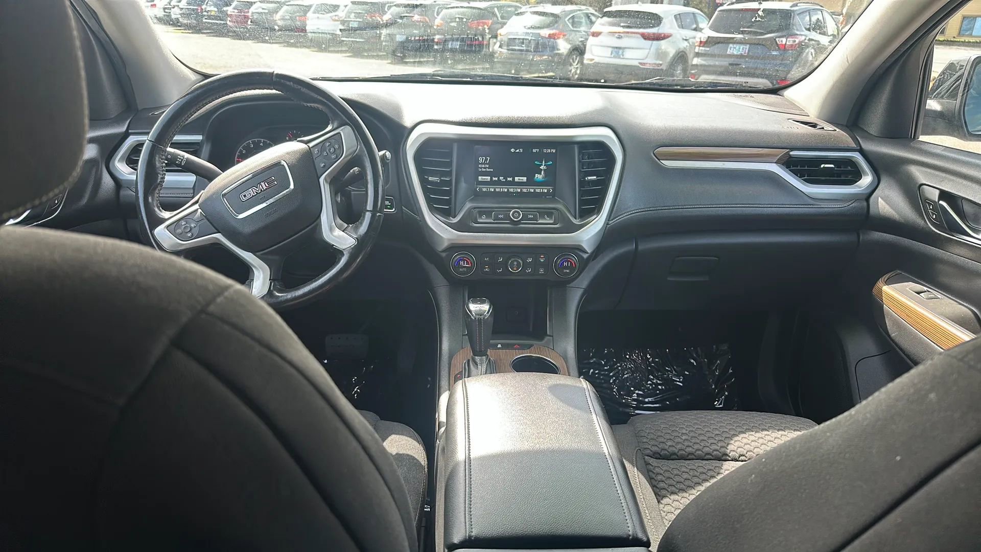 Used 2018 GMC Acadia SLE AWD/4WD image 9