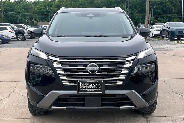 Used 2026 Nissan Rogue SL FWD image 2