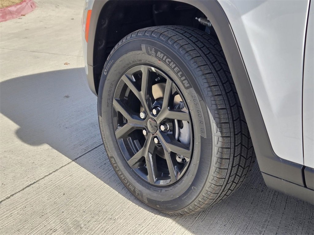 New 2025 Jeep Grand Cherokee Altitude image 5