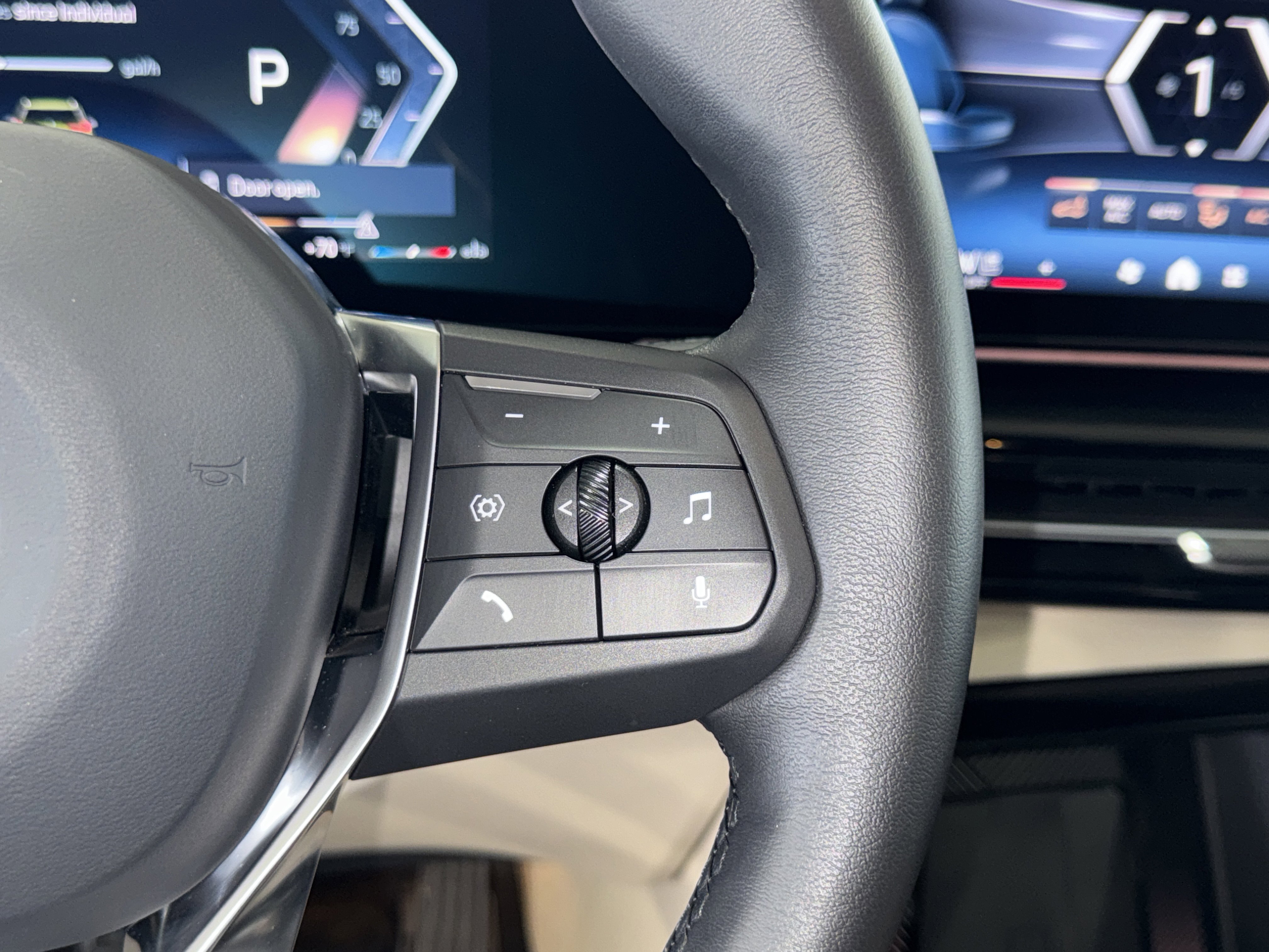 Certified 2025 BMW X1 xDrive28i w/ Premium Package image 23