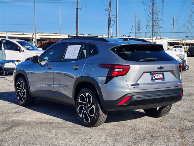 Used 2024 Chevrolet Trax RS w/ Driver Confidence Package image 5