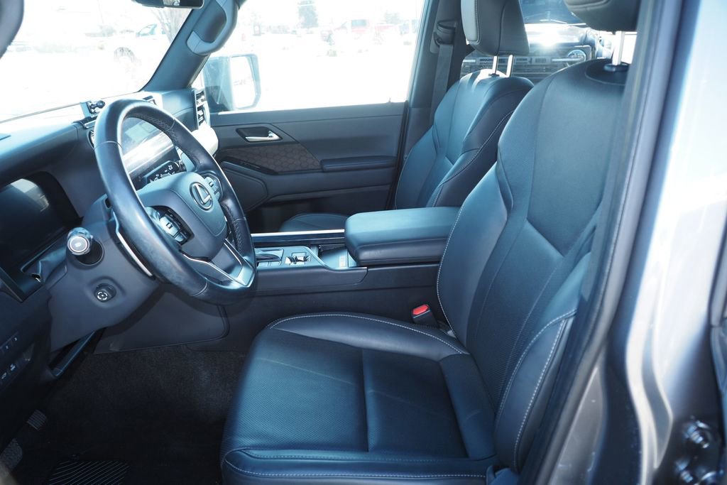 Used 2024 Lexus GX 550 w/ Accessory Package (2T) image 13