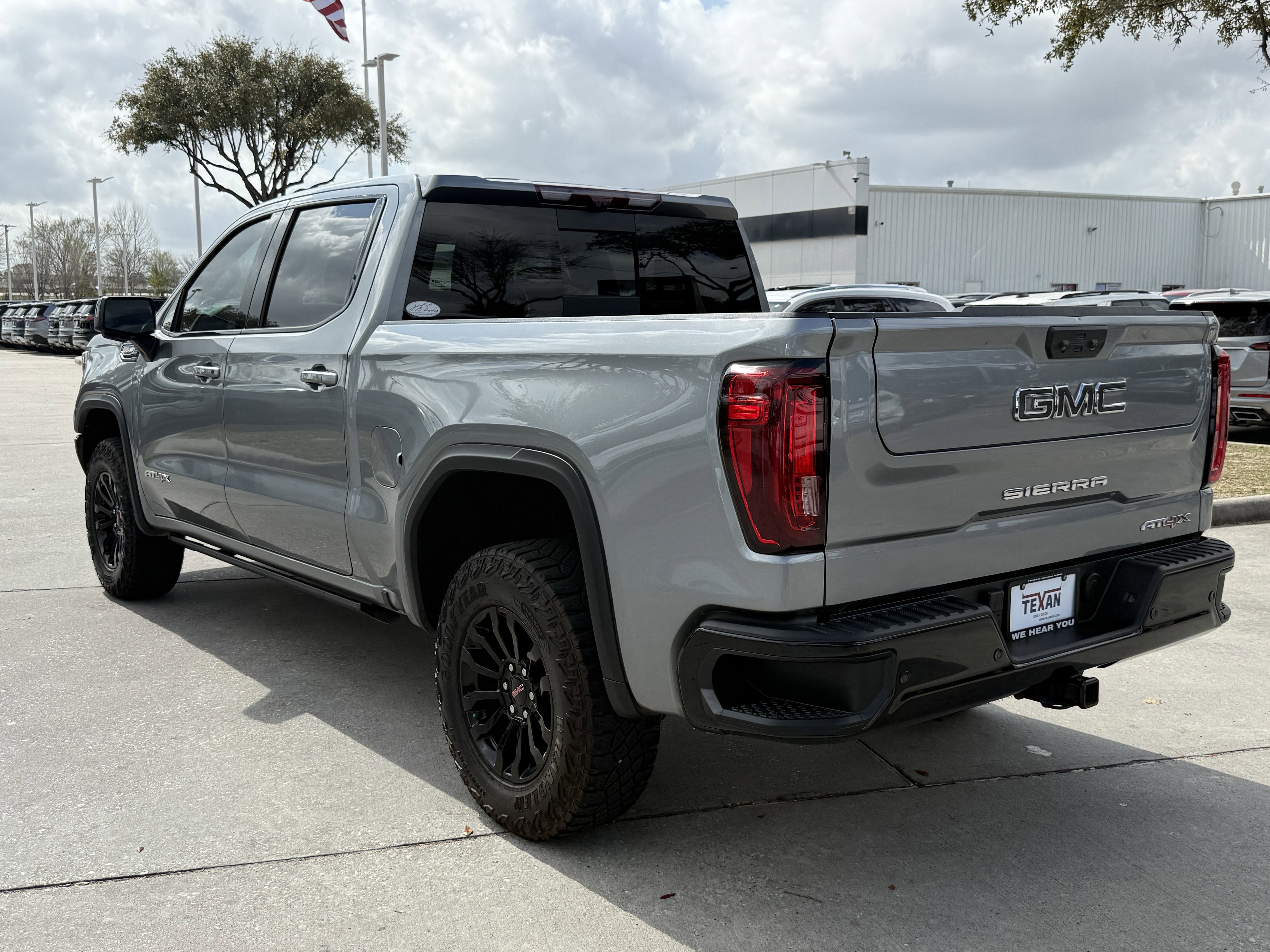 Used 2023 GMC Sierra 1500 AT4X image 7