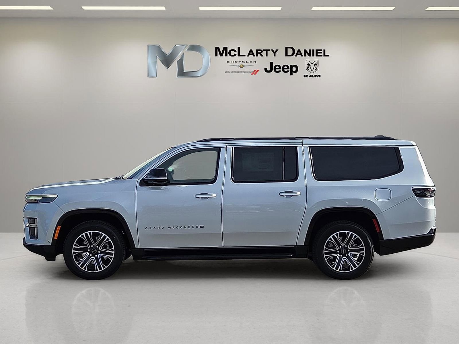 New 2026 Jeep Grand Wagoneer L 4WD w/ HD Trailer Tow Package image 3