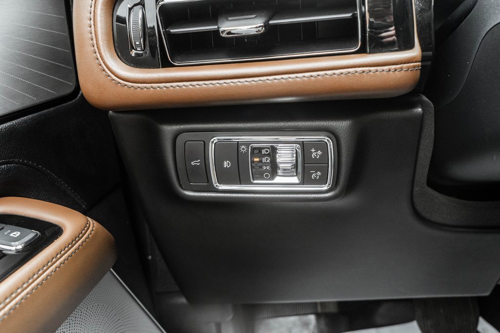 Used 2021 Lincoln Aviator Reserve w/ Equipment Group 202A image 19