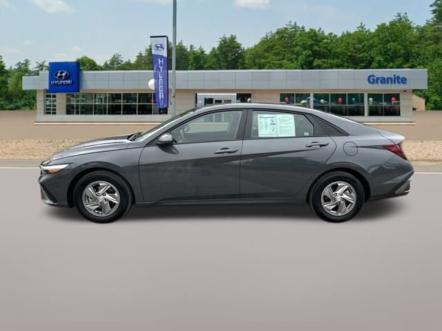 Certified 2025 Hyundai Elantra SE image 10