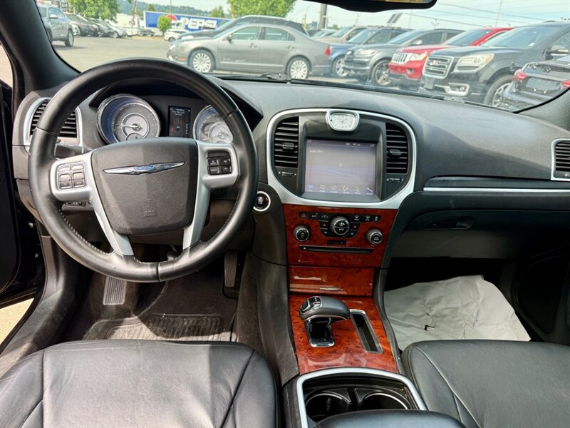 Used 2014 Chrysler 300 RWD image 7