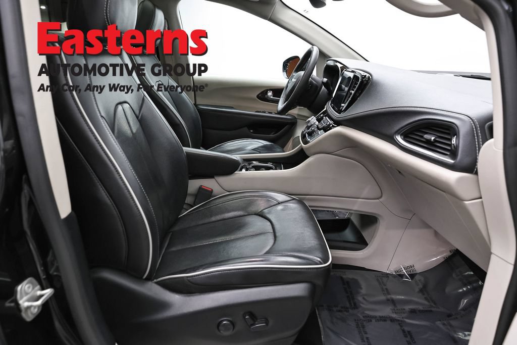 Used 2023 Chrysler Pacifica Limited FWD image 25