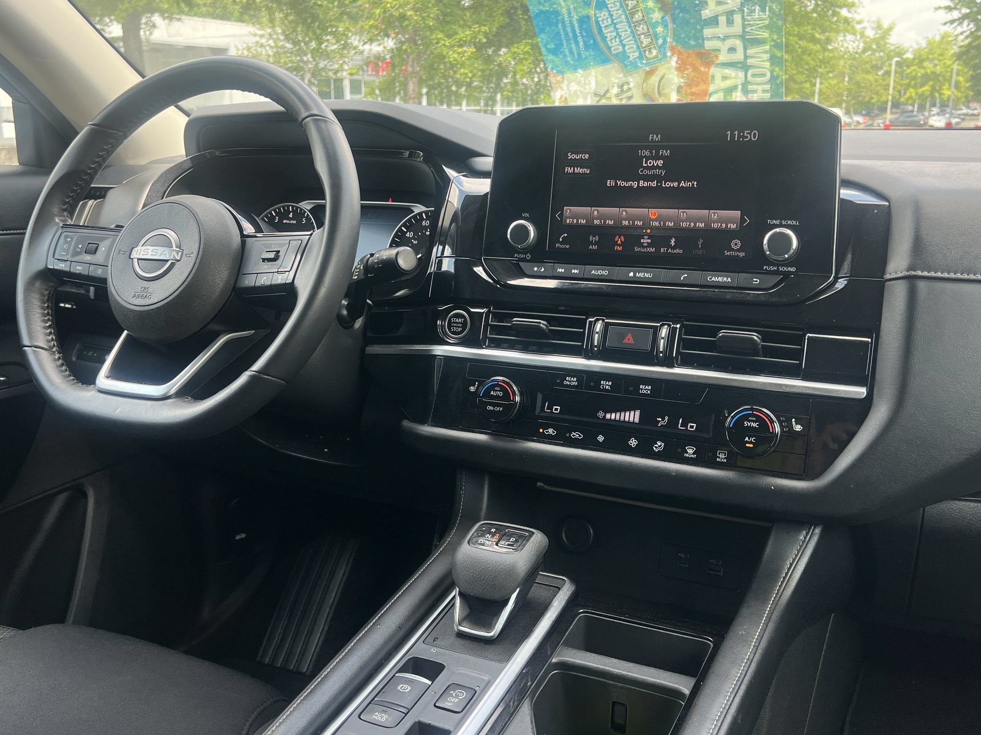 Used 2022 Nissan Pathfinder SV FWD image 3