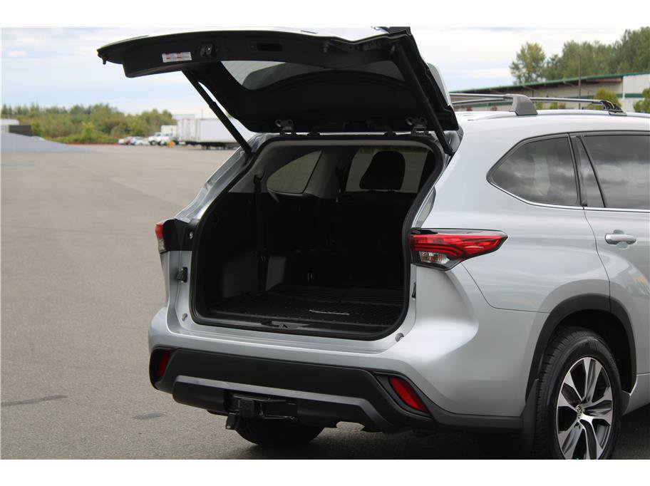 Used 2021 Toyota Highlander XLE AWD/4WD image 36