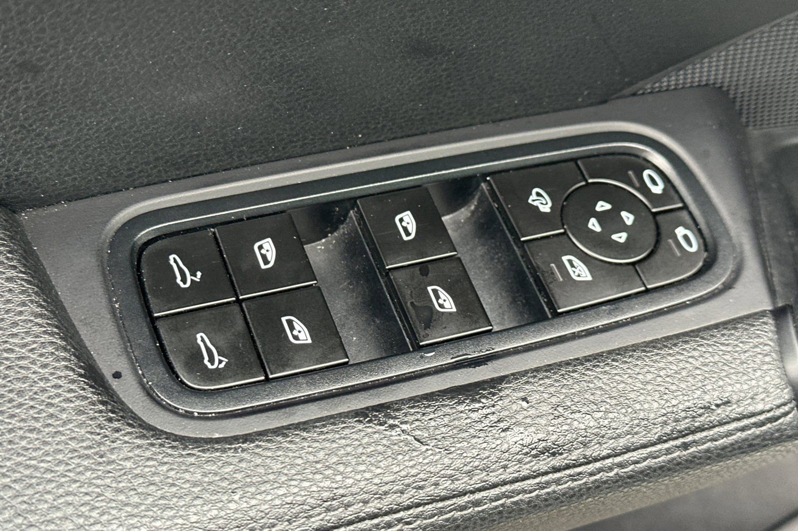 Used 2024 Porsche Cayenne image 12