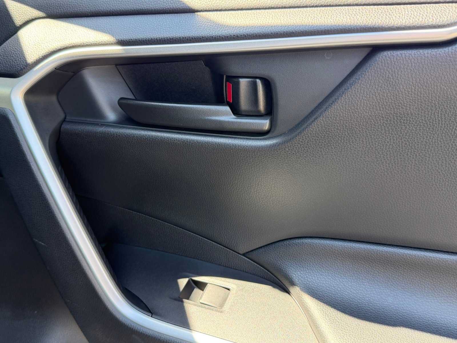 Used 2020 Toyota RAV4 LE w/ Carpet Mat Package FWD image 27