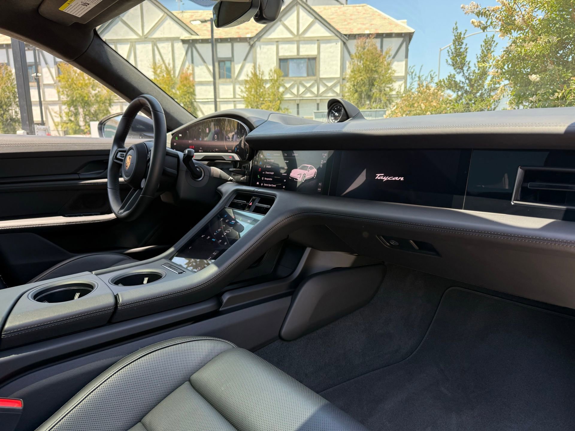 Certified 2022 Porsche Taycan GTS AWD/4WD image 25