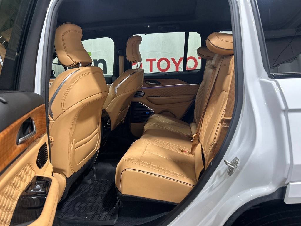 Used 2023 Jeep Grand Cherokee Summit AWD/4WD image 21