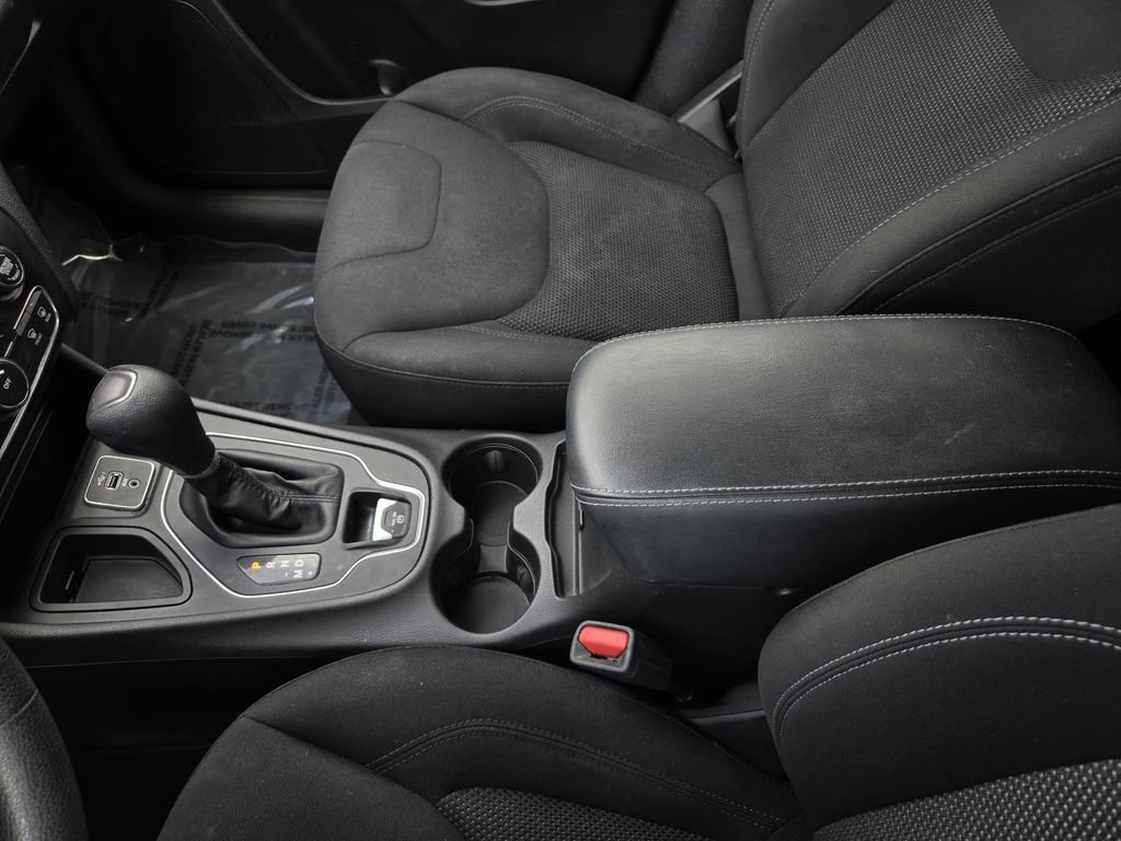 Used 2019 Jeep Cherokee Latitude w/ Popular Appearance Group FWD image 33