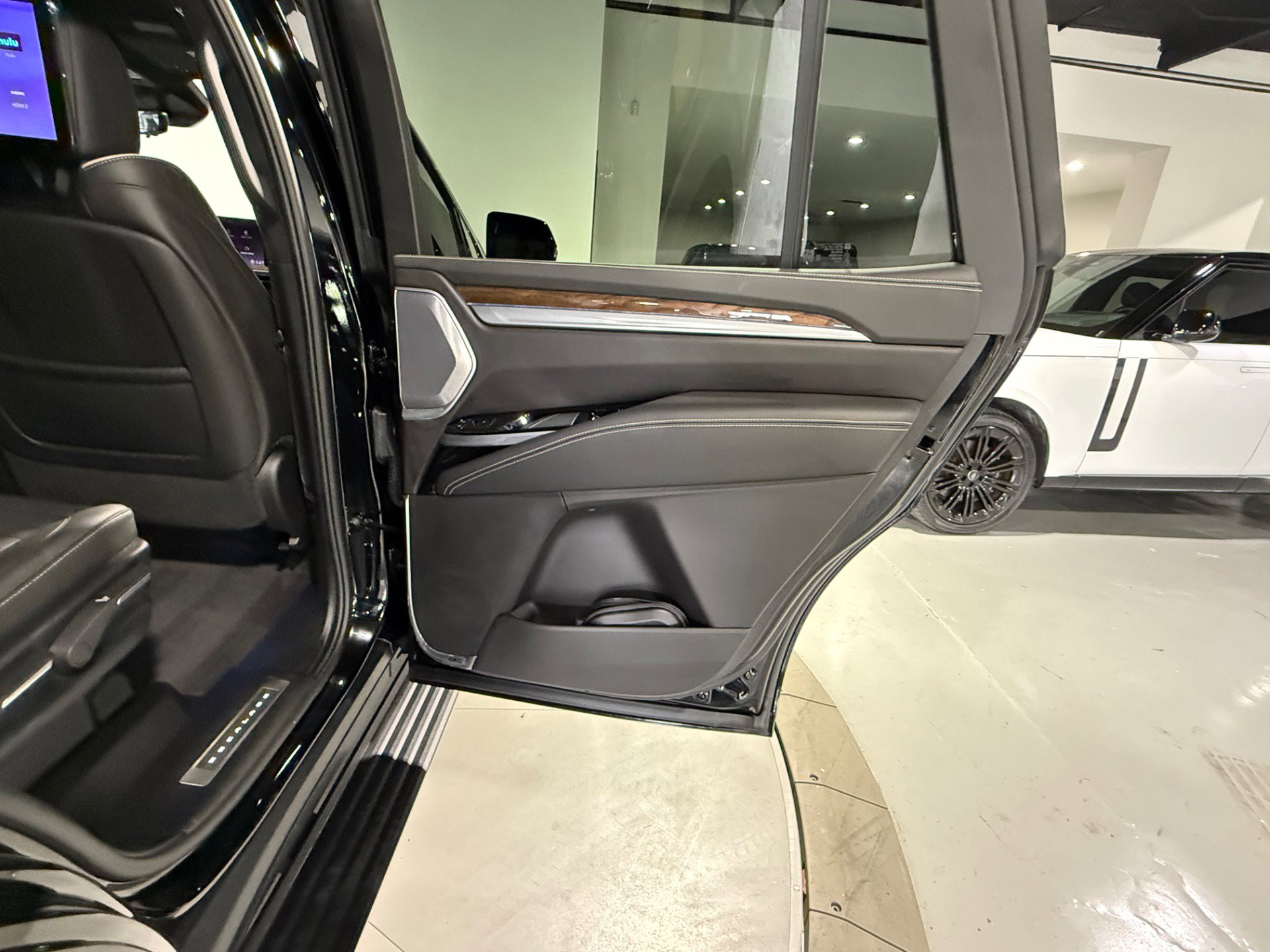 Used 2025 Cadillac Escalade Sport Platinum w/ LPO, ONYX Package image 57