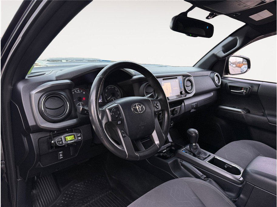 Used 2016 Toyota Tacoma TRD Sport w/ Towing Package AWD/4WD image 11