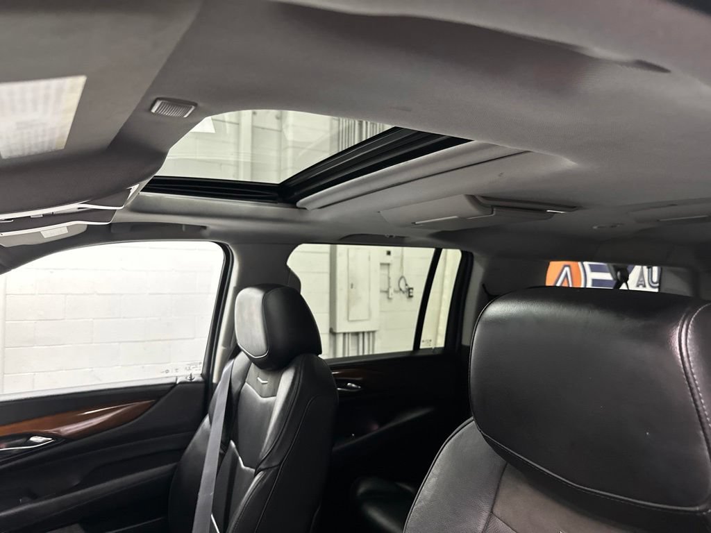 Used 2019 Cadillac Escalade ESV Premium Luxury AWD/4WD image 36