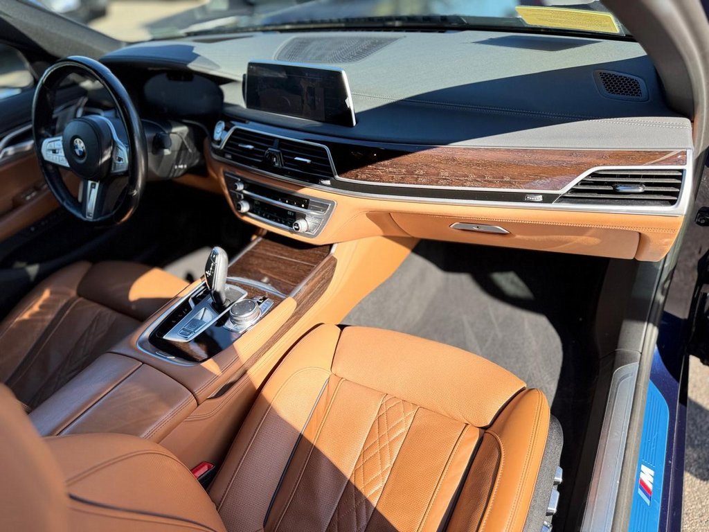 Used 2022 BMW 750i xDrive w/ M Sport Package image 21