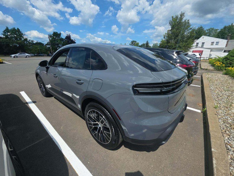 Used 2025 Porsche Macan 4 Electric AWD/4WD image 2