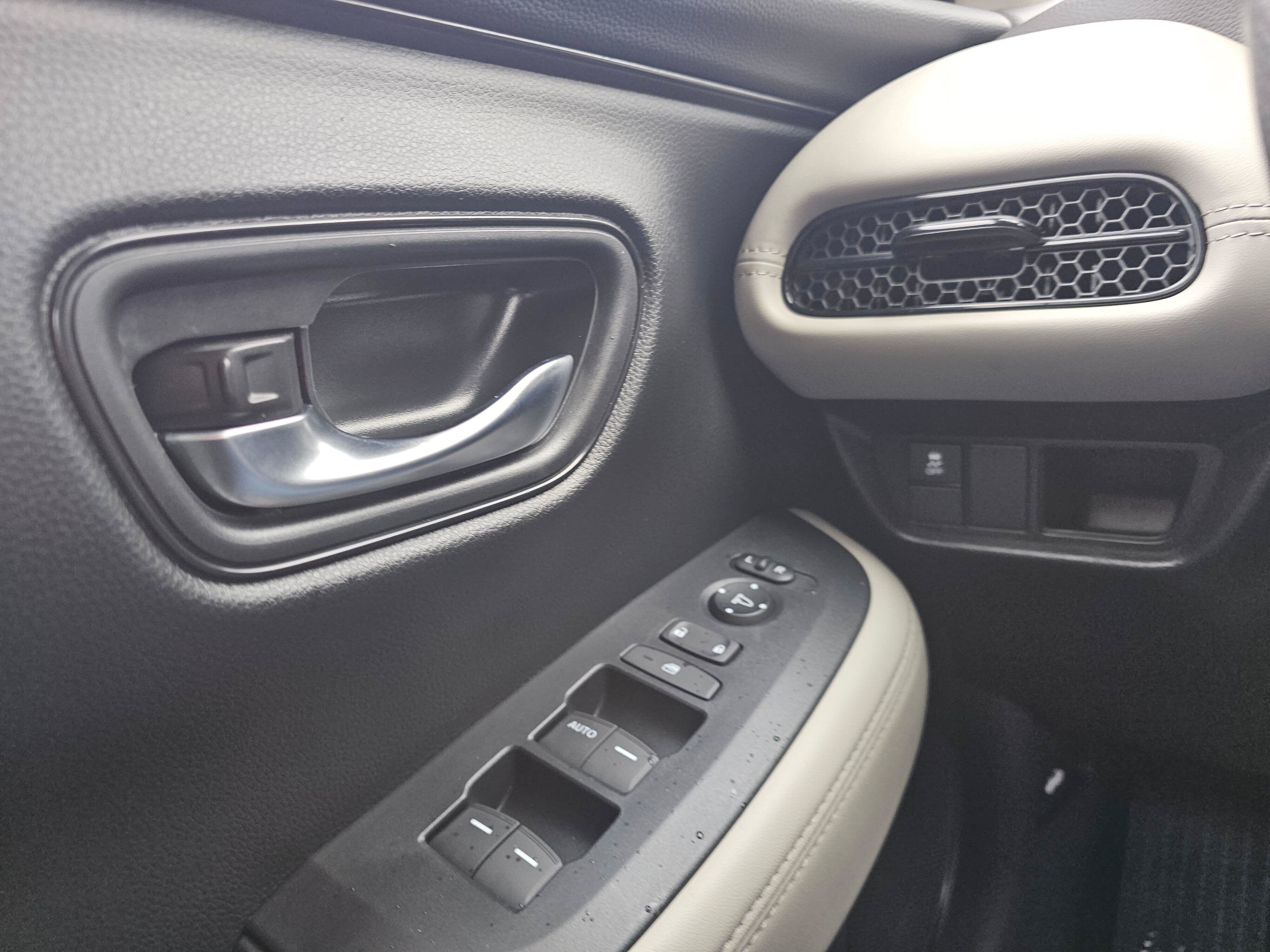 Certified 2025 Honda HR-V LX image 33