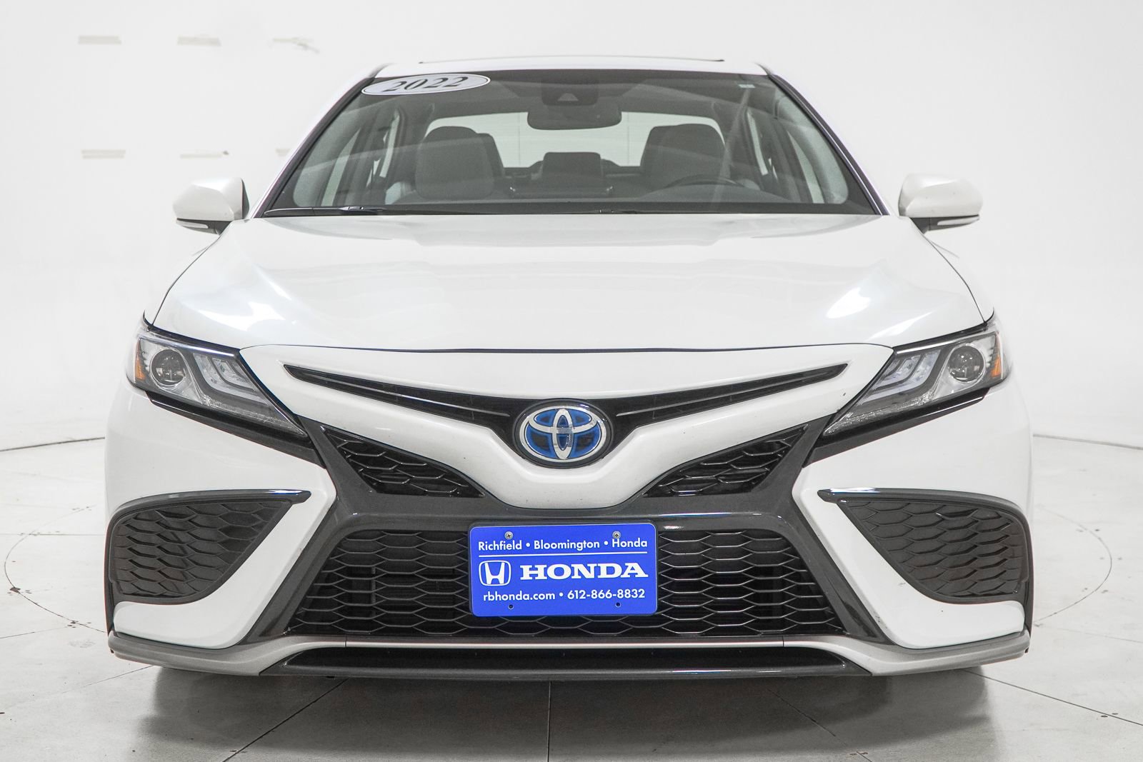 Used 2022 Toyota Camry XSE w/ Cold Weather Package FWD image 3