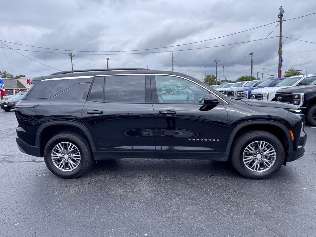Used 2026 Chevrolet Traverse LT w/ Driver Confidence Package AWD/4WD image 8