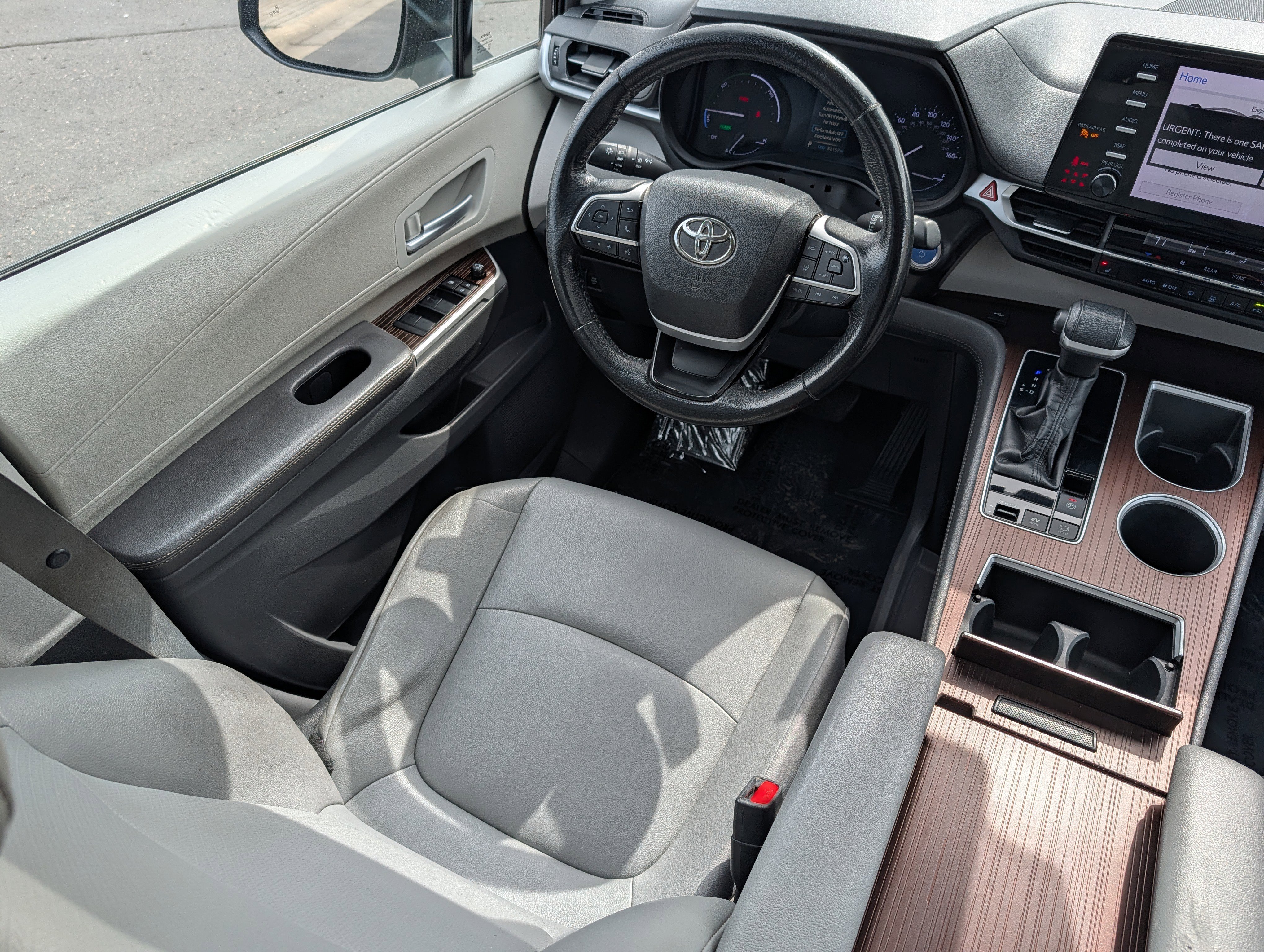 Used 2023 Toyota Sienna XLE FWD image 9