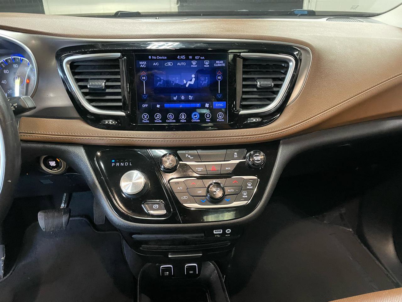 Used 2017 Chrysler Pacifica Limited FWD image 21