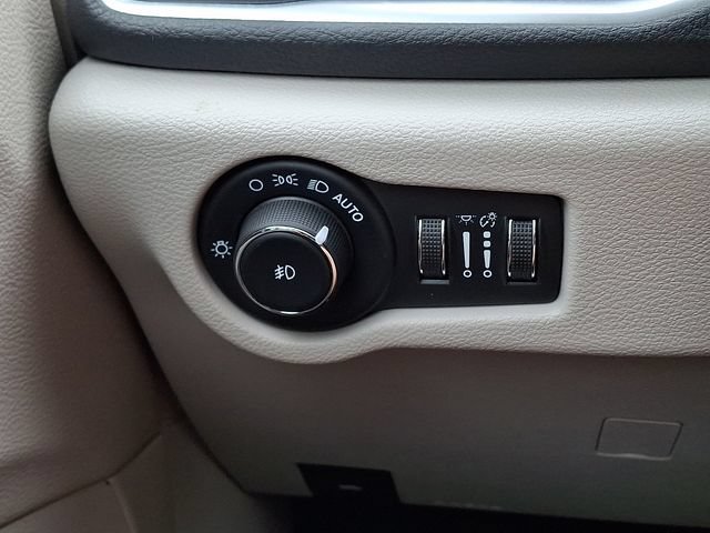 Used 2022 Chrysler Pacifica Limited AWD/4WD image 26
