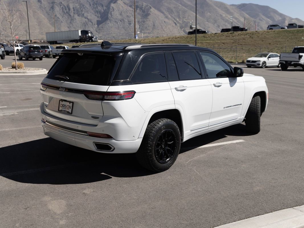 Used 2022 Jeep Grand Cherokee Summit image 5