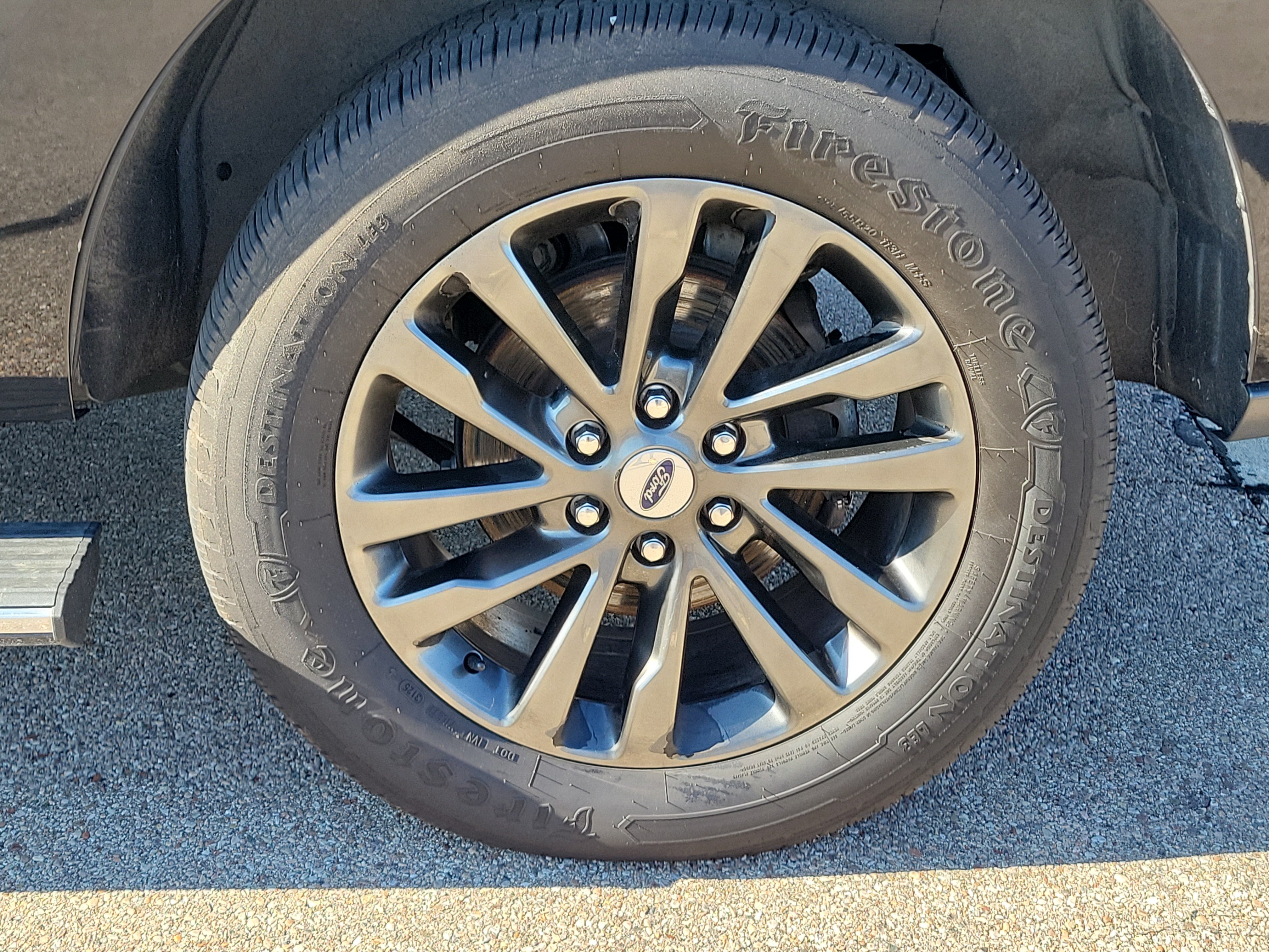 Used 2019 Ford Expedition Limited w/ Equipment Group 301A AWD/4WD image 5