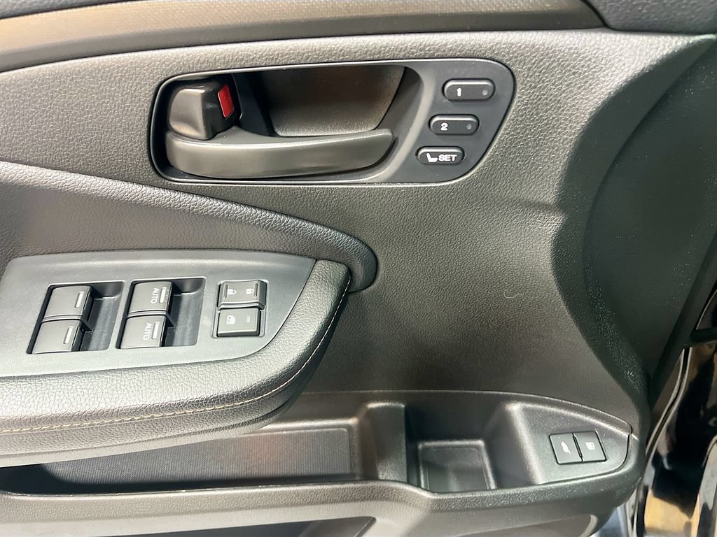 Used 2025 Honda Passport TrailSport image 18