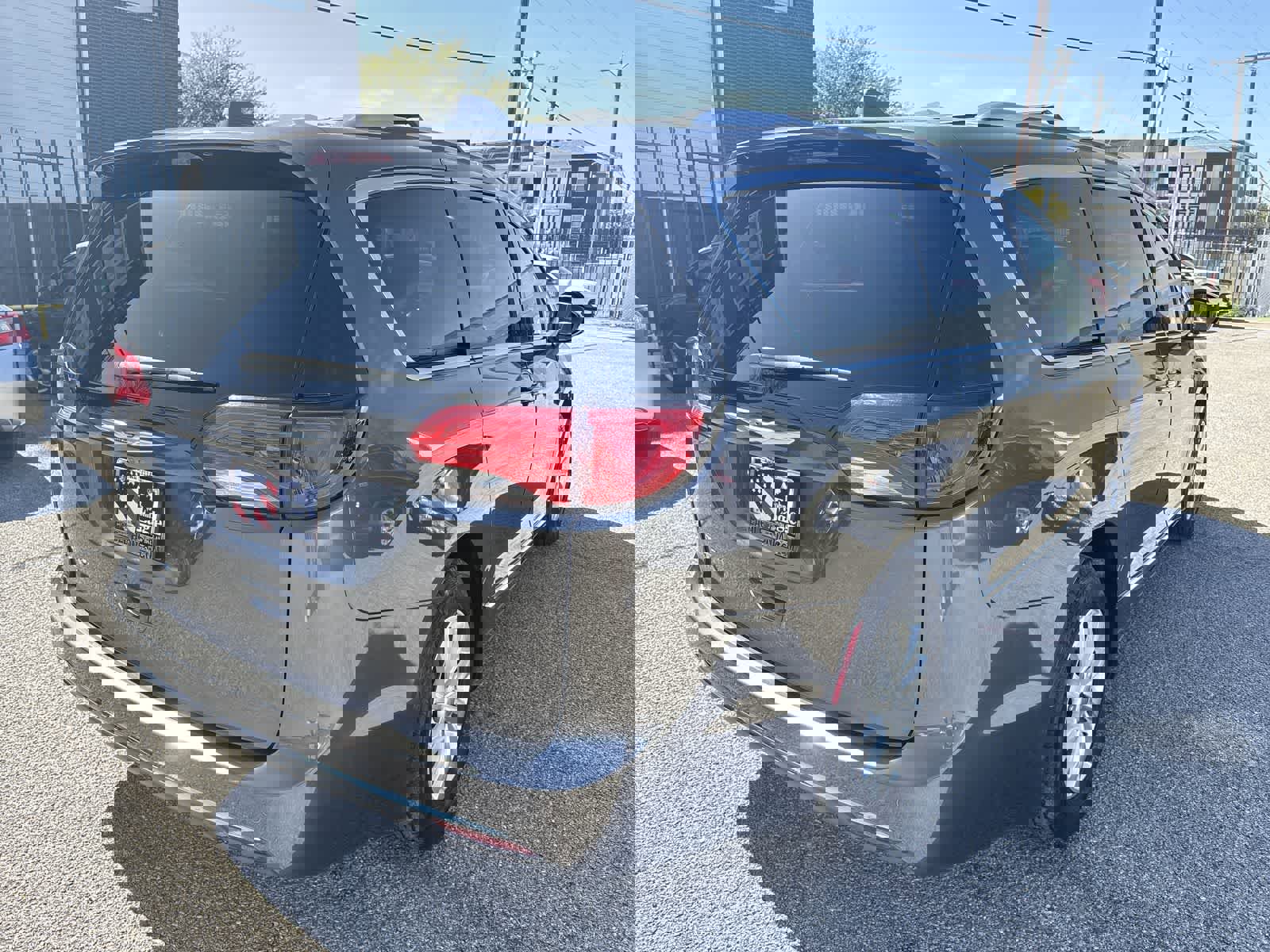 Used 2019 Chrysler Pacifica Touring-L image 14