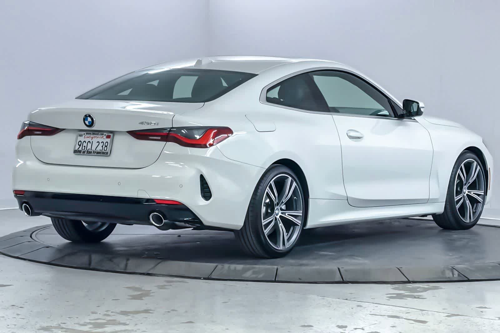 Used 2024 BMW 430i Coupe w/ Convenience Package RWD image 2