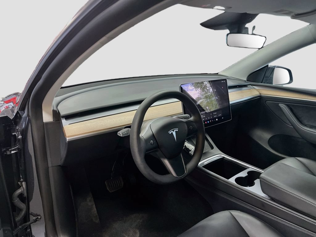 Used 2025 Tesla Model Y Long Range AWD/4WD image 9