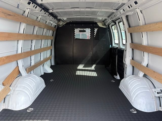 Used 2024 Chevrolet Express 2500 w/ Driver Convenience Package RWD image 8