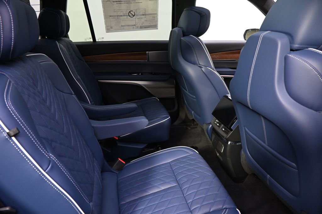 New 2026 Cadillac Vistiq Premium Luxury w/ LPO, Floor Liner Package image 18