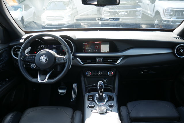 Used 2024 Alfa Romeo Stelvio Veloce AWD/4WD image 7