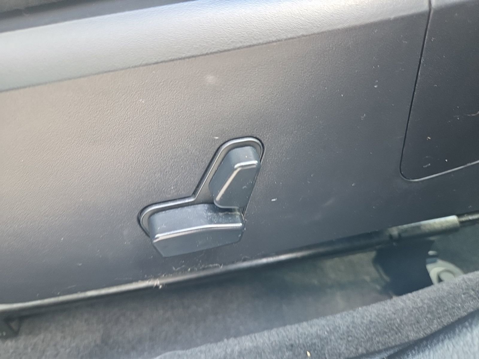 Used 2013 Chrysler 200 Limited image 17