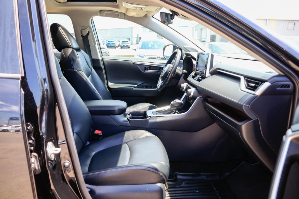 Used 2019 Toyota RAV4 Limited FWD image 10