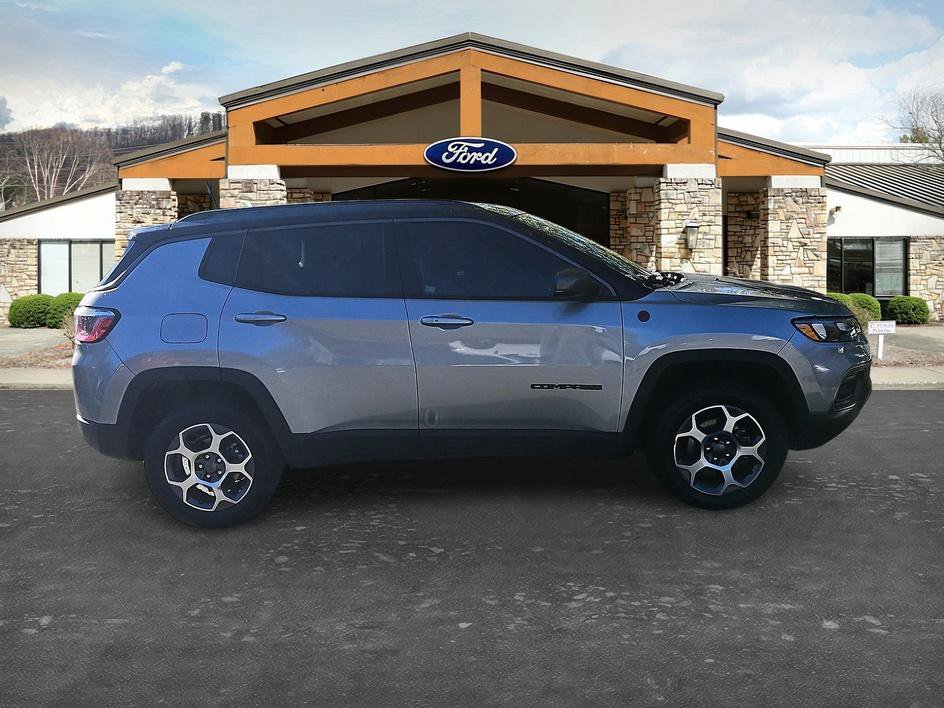 Used 2022 Jeep Compass Trailhawk w/ Sun and Sound Group AWD/4WD image 4