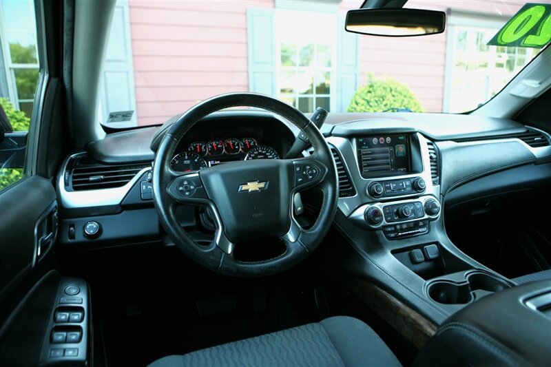 Used 2020 Chevrolet Suburban LS RWD image 12